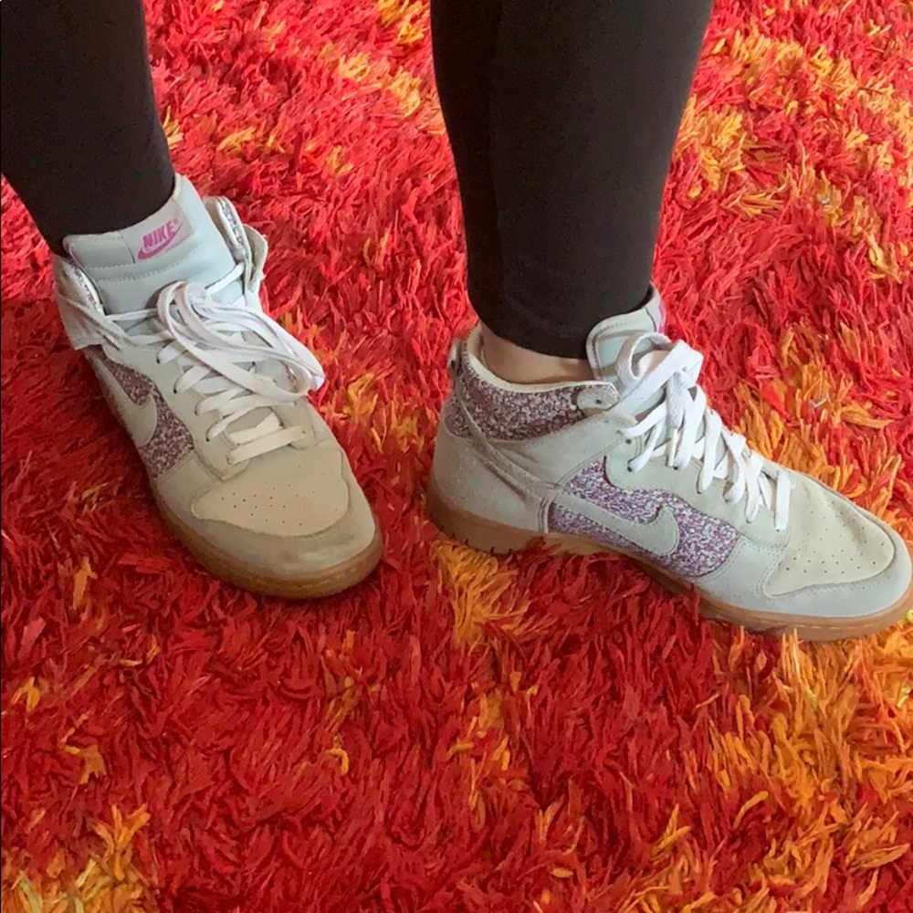 Nike swoosh hi top Sneakers